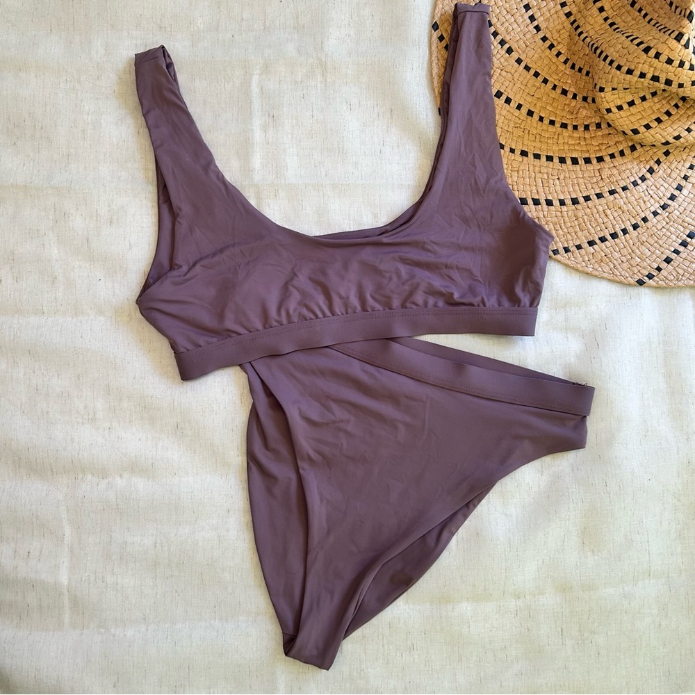 Dippin Daisys Swim NWOT Two Piece Bikini Size Medium in Purple Haze